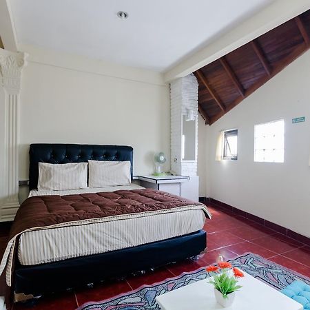 Pele Guesthouse Бандунг Екстериор снимка