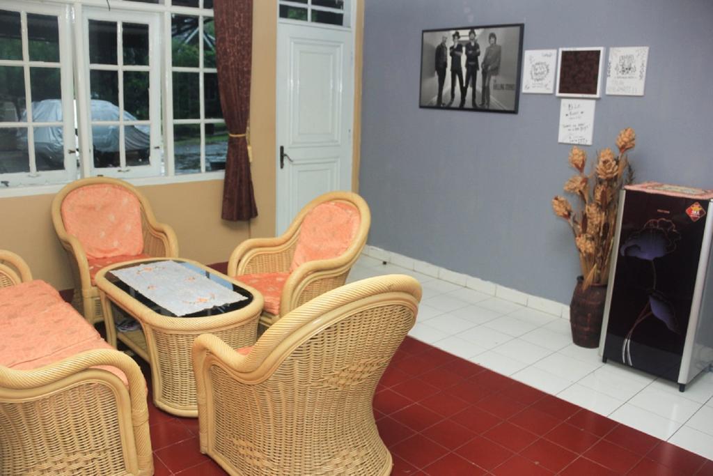 Pele Guesthouse Бандунг Екстериор снимка
