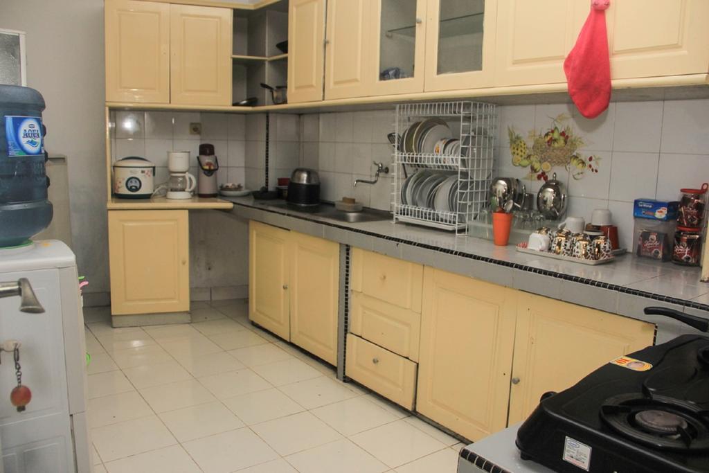 Pele Guesthouse Бандунг Екстериор снимка