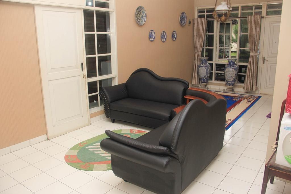 Pele Guesthouse Бандунг Екстериор снимка
