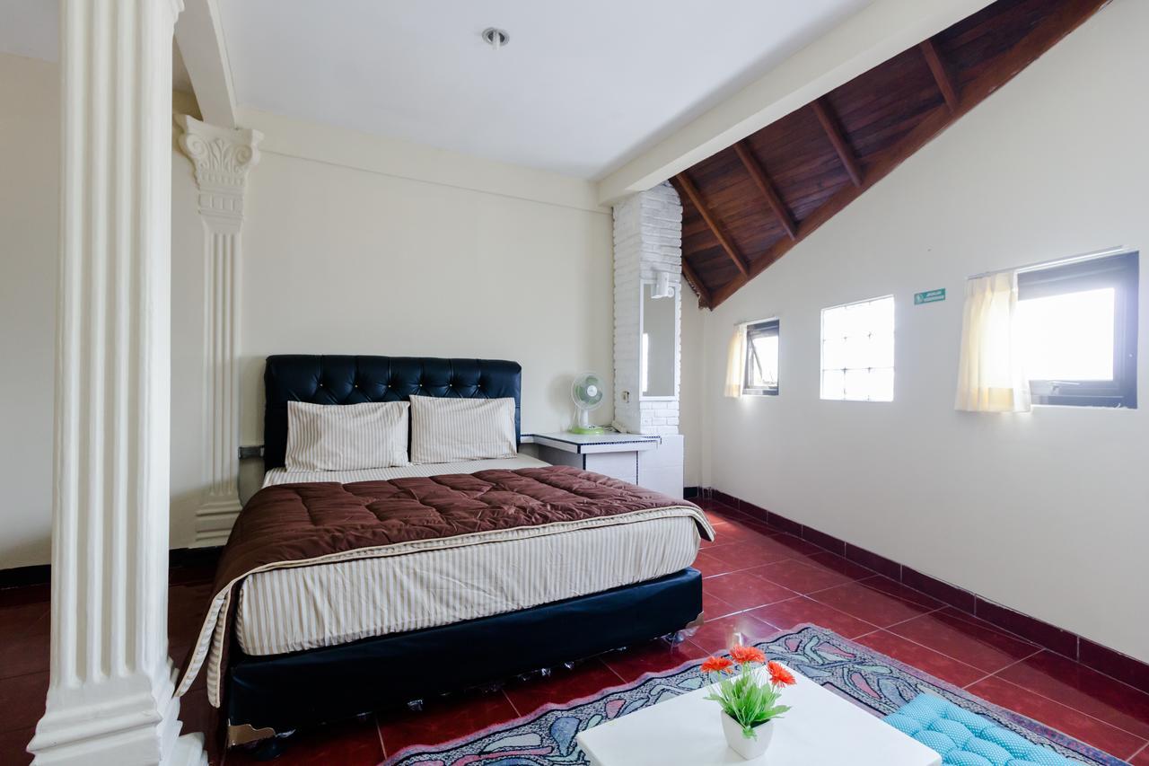 Pele Guesthouse Бандунг Екстериор снимка
