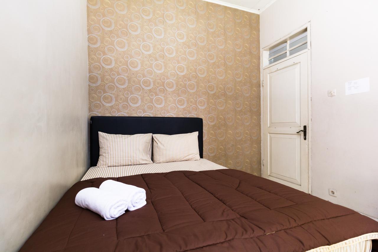 Pele Guesthouse Бандунг Екстериор снимка