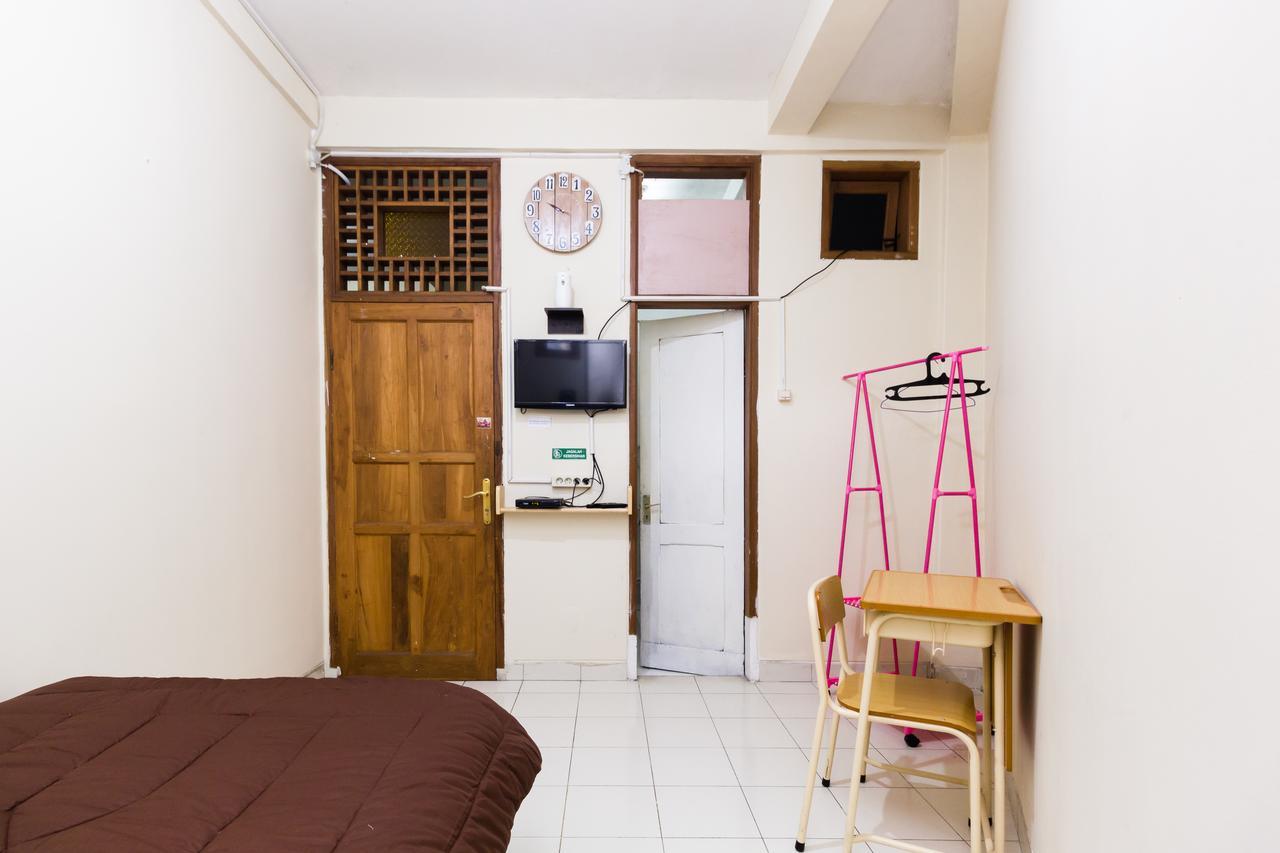 Pele Guesthouse Бандунг Екстериор снимка