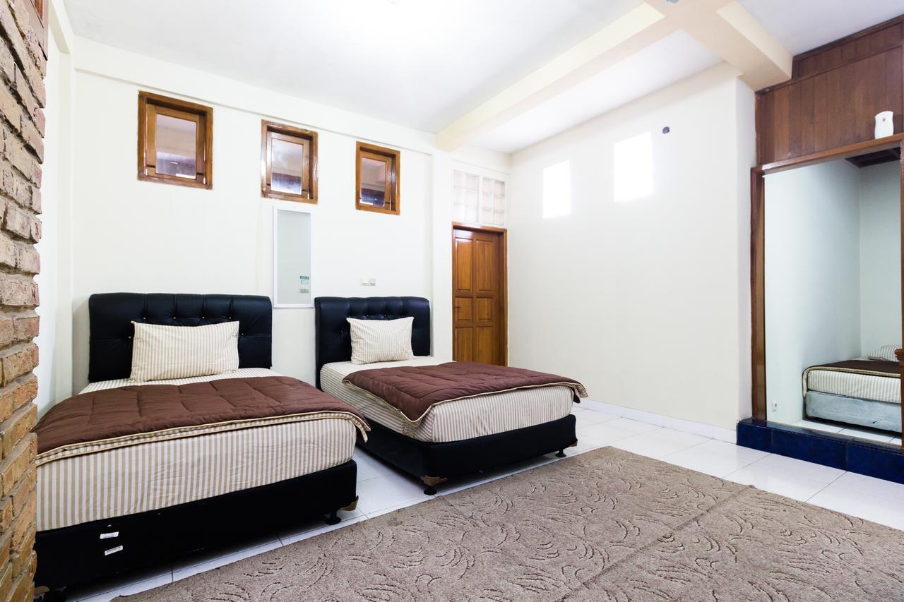 Pele Guesthouse Бандунг Екстериор снимка